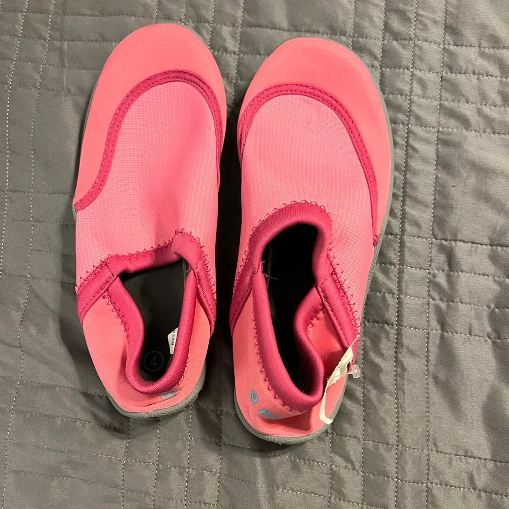 NWT Rafters Girl’s Water Shoes, Size 4